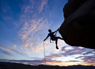 Mơ thấy tr&egrave;o l&ecirc;n cao đ&aacute;nh con g&igrave; ch&iacute;nh x&aacute;c nhất